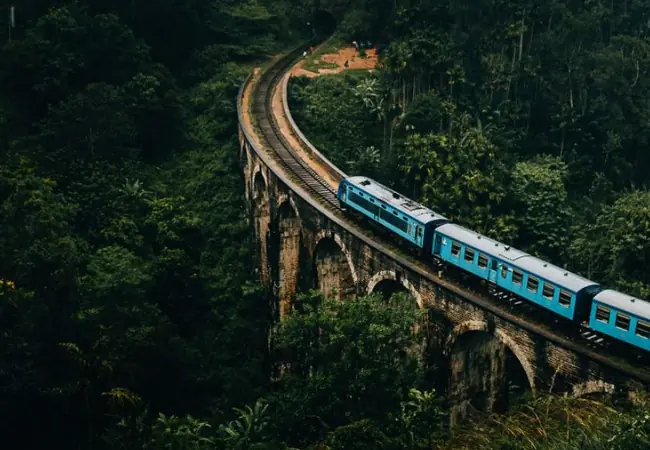 Blue train crossing the Nine Arch Bridge in Ella