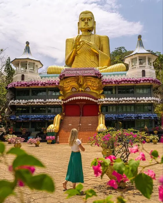 Dambulla's cave temple complex